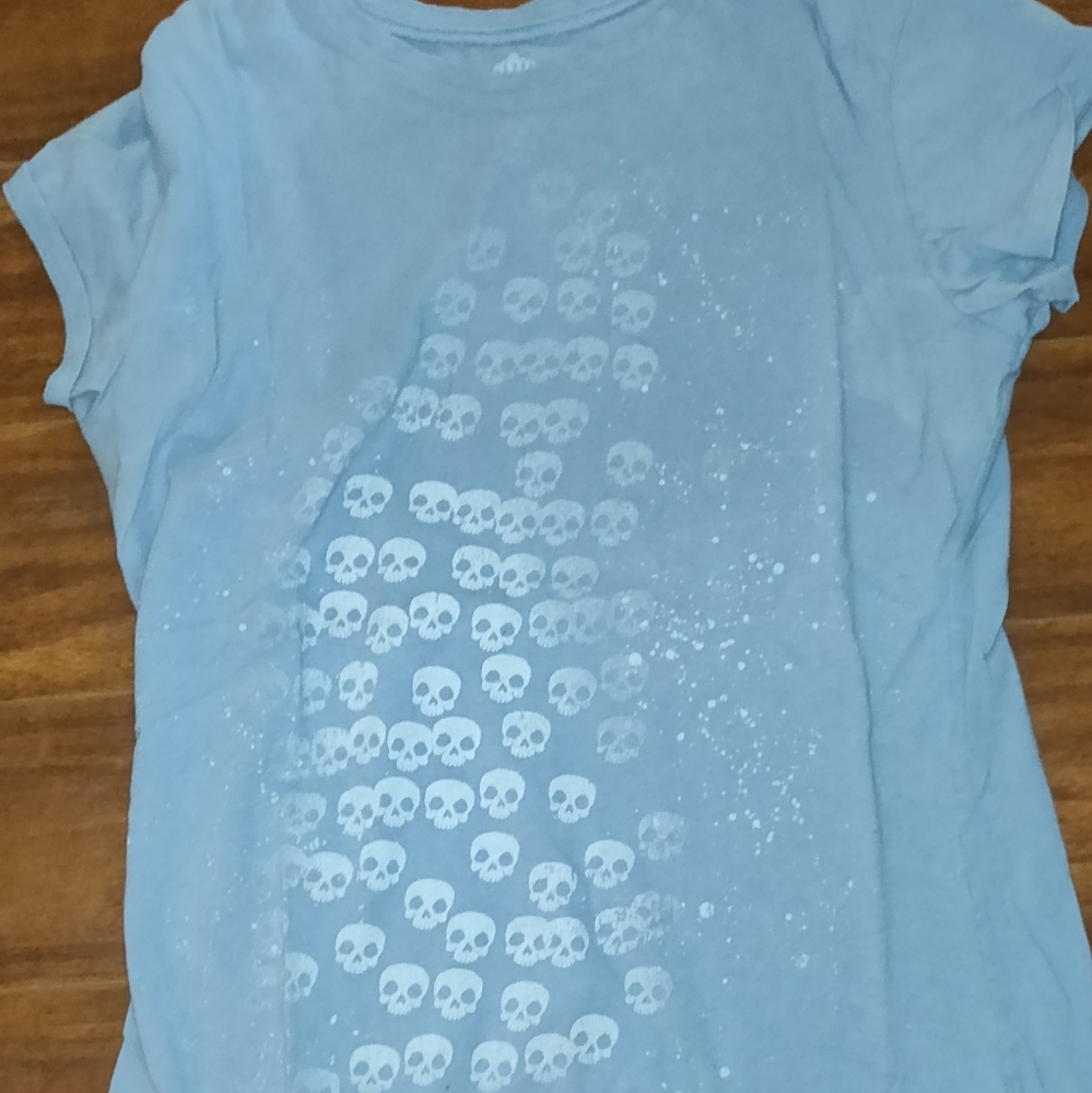 LOL | Faded Skulls T-shirt